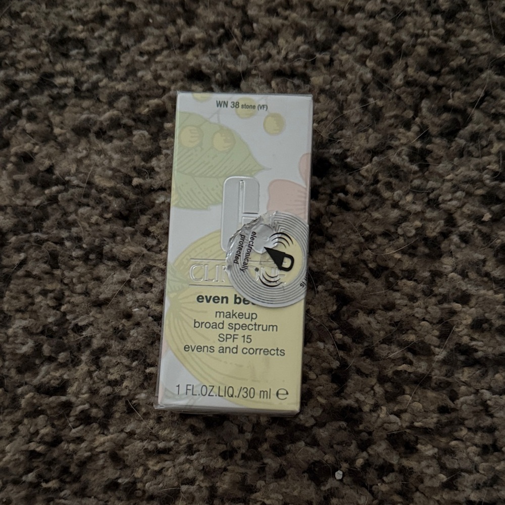 Clinique Even Better Makeup SPF 15 evens and corrects WN38 New
